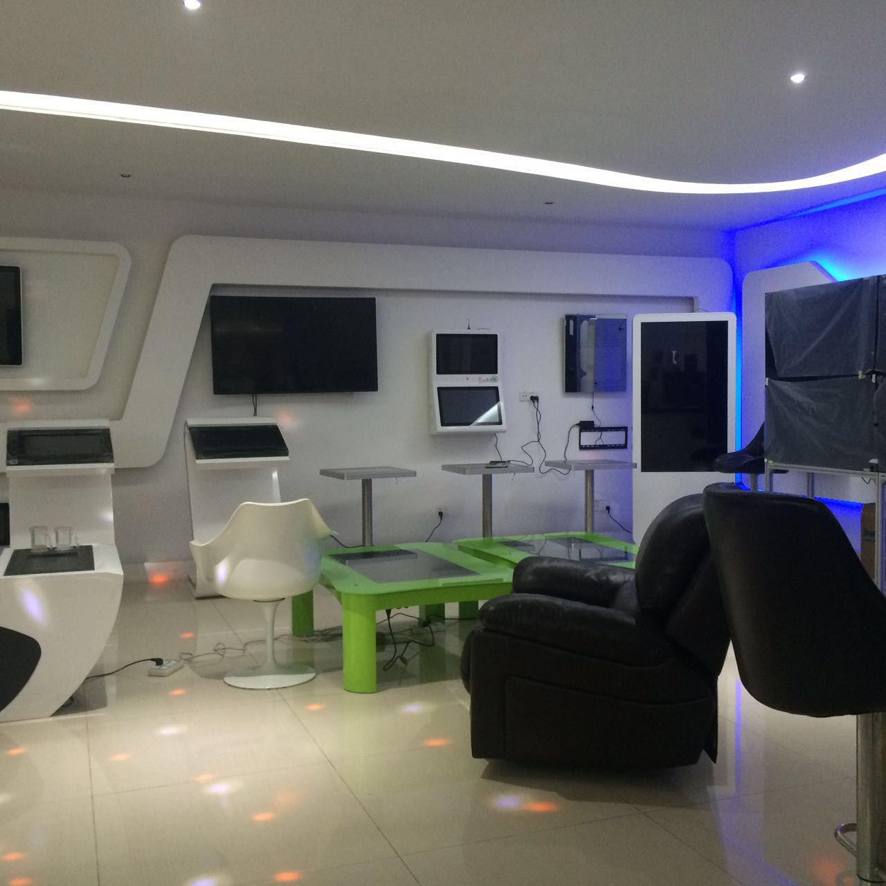 大尺寸触摸显现屏